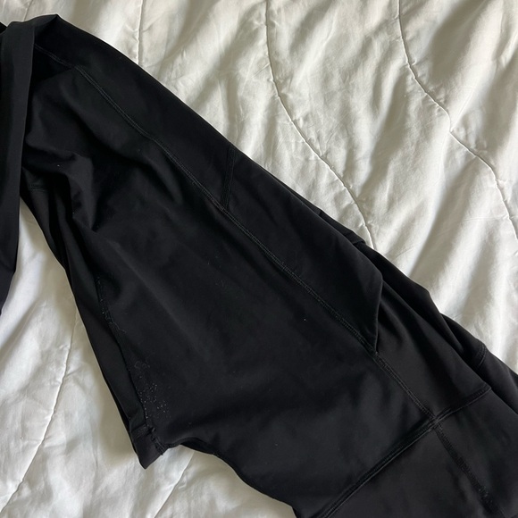 Lululemon | Black Leggings back pocket - Picture 8 of 9